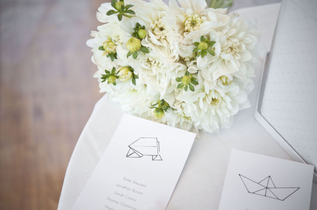 ©Solveig et Ronanphotographes - Mariage pastel a la  campagne - La mariee aux pieds nus